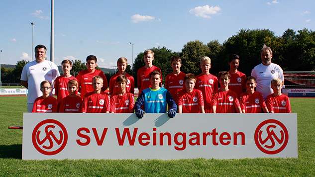 Mannschaft U 13 des SV Weingarten in den neuen Trikots